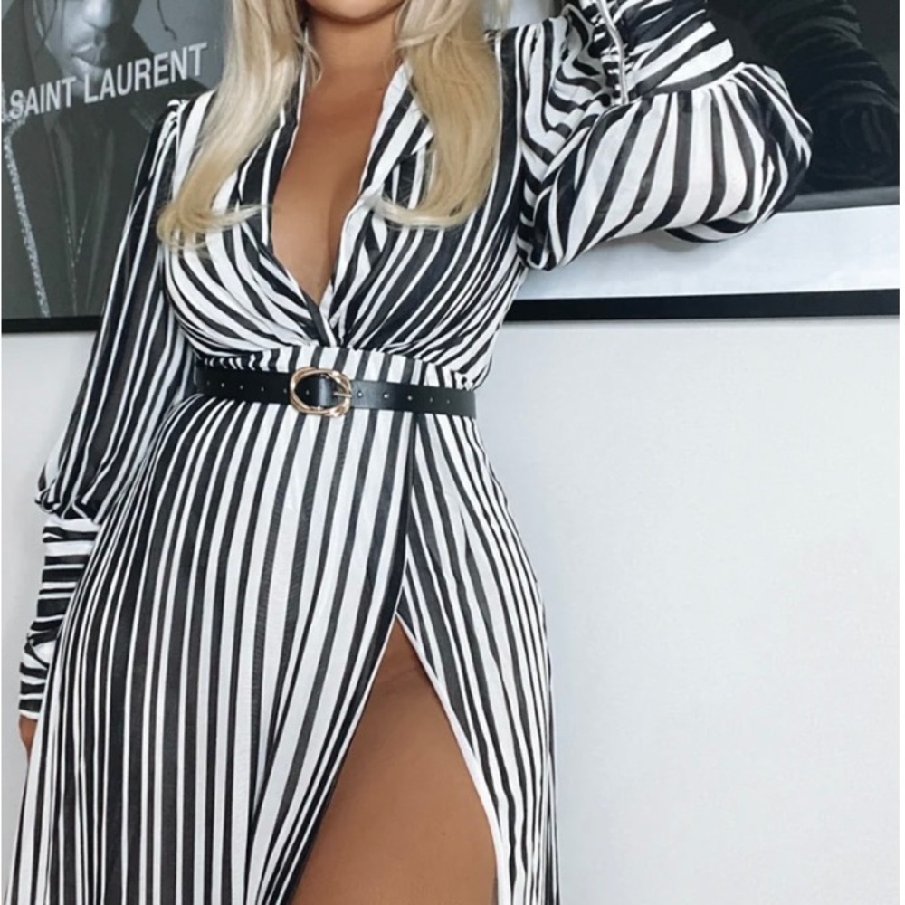 Sexy dress with black belt size M non stretchable true to size
